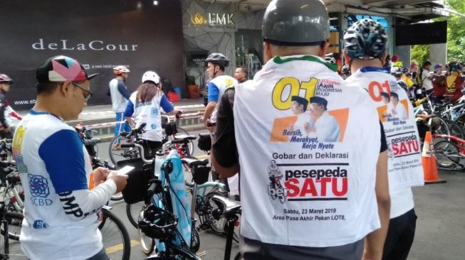 Acara bersepeda bersama dengan tema  “Enakan Berkampanye Sehat daripada Bikin Hoaks” di kawasan SCBD, Jakarta, Sabtu (23/3/2019) pagi. (Dok : MCM)