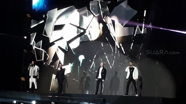 Konser perpisahan Boyzone di Tennis Indoor Senayan, Minggu (24/3/2019). [Ismail/Suara,com]