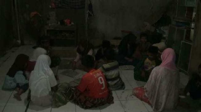 Anak-anak Tetap Mengaji Meski Kampung Jampang Kerap Dihantui Tanah Bergerak