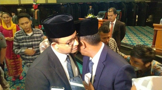 Gubernur DKI Jakarta Anies Baswedan dan Ketua DPRD DKI Prasetyo Edi Marsudi. (Suara.com/Tyo)