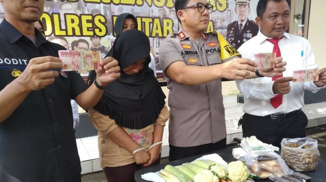 Belanja Sayuran Pakai Uang Palsu, Ibu Ini Ditangkap Polisi