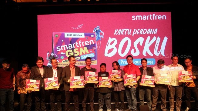 Peluncuran kartu perdana Smartfren BOSKU di Plaza Senayan, Jakarta, Selasa (26/3). [Suara.com/Arief Hermawan P]