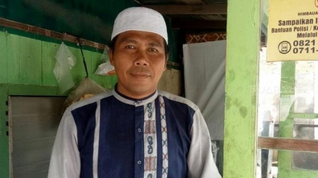 Ibrahim, marbot masjid nyaleg di Palembang. (Antara)