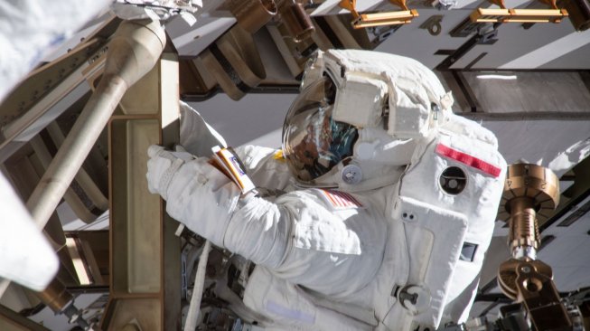 Ukuran Baju Tak Pas, 2 Astronot Perempuan Gagal Melayang di Antariksa