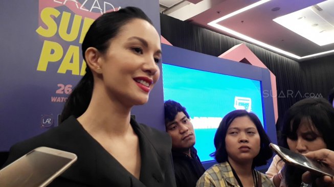 Hampir Setengah Abad! 5 Potret Cetar Nadya Hutagalung