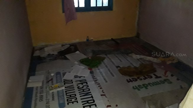 ruangan di rumah kosong di Depok. (Suara.com/Novian)