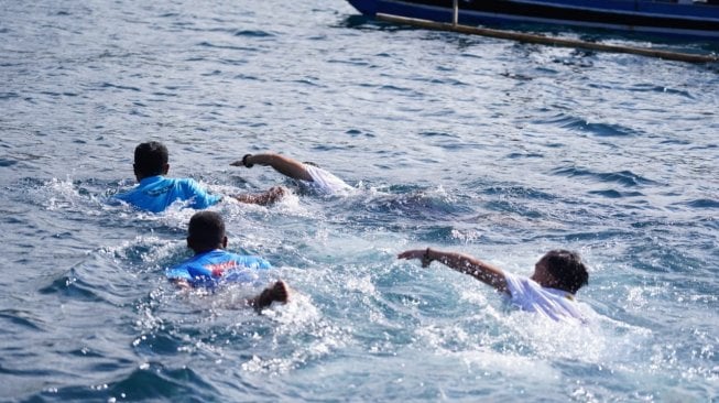 Kentut dalam Air atau Sekadar Berendam, Batalkah Puasa?