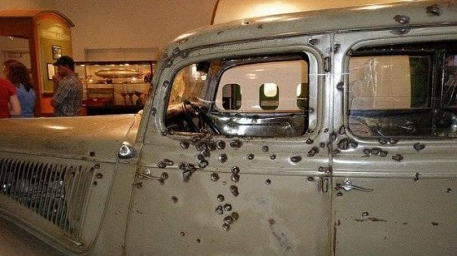 Mobil Ini Jadi Saksi Keberingasan Gangster Bonnie dan Clyde Asal AS