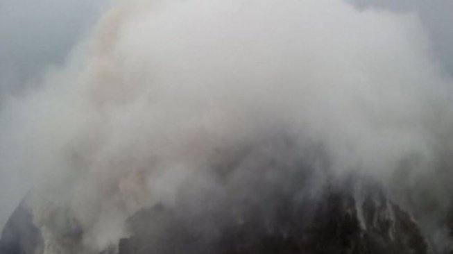 Gunung Merapi Kembali Keluarkan Awan Panas Guguran