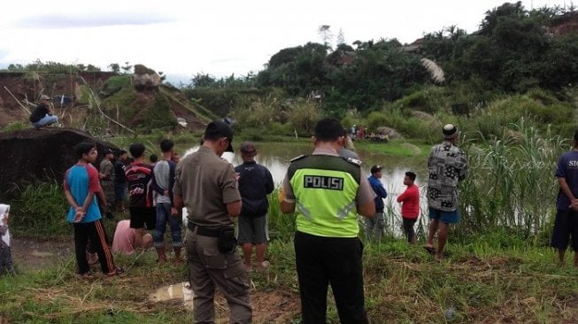 Diduga Bunuh Diri, Pemuda di Bogor Ditemukan Tewas Mengambang di Danau