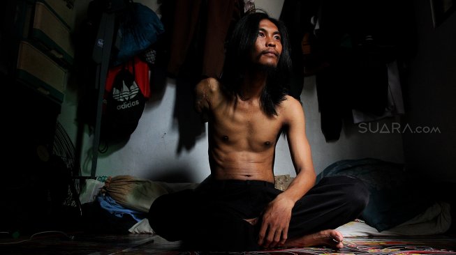 Photo Story - Kisah Eko Saiful Pengemudi Ojek Online Bertangan Satu