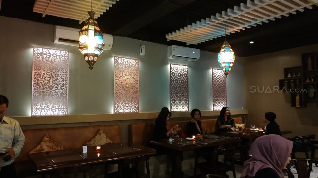 Suasana Restoran Marrakech Cuisine. (Suara.com/Firsta Putri Nodia)