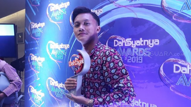 Rizky Febian di Dahsyatnya Awards 2019 di MNC Studios, Kebon Jeruk, Jakarta Barat, Kamis (28/3/2019). [Sumarni/Suara.com]