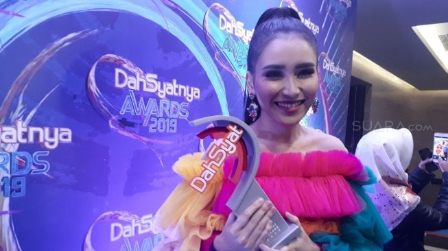 Ayu Ting Ting di Dahsyatnya Awards 2019 di MNC Studios, Kebon Jeruk, Jakarta Barat, Kamis (28/3/2019) malam. [Sumarni/Suara.com]