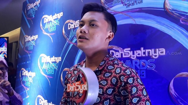 Rizky Febian di Dahsyatnya Awards 2019 di MNC Studios, Kebon Jeruk, Jakarta Barat, Kamis (28/3/2019). [Sumarni/Suara.com]