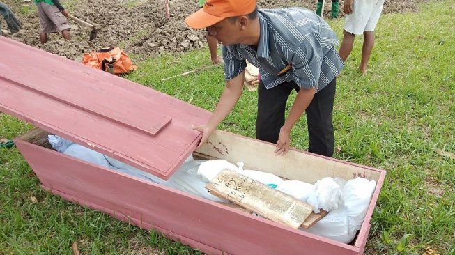 Kuburan tanpa nama di Tempat Pemakaman Umum (TPU) Tegal Alur, Jakarta Barat. (Suara.com/Fakhri)