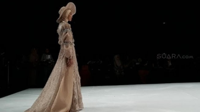 Belleza karya Riris Ghofir di Panggung IFW 2019. (Suara.com/Risna Halidi)