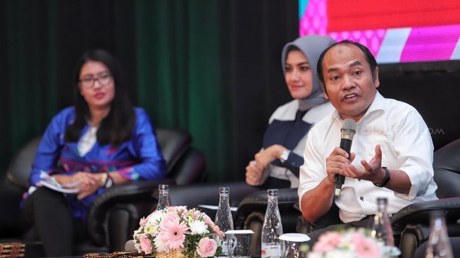 Ketua Komisi Pengaduan Masyarakat & Penegakan Etika Pers Dewan Pers Imam Wahyudi memberi paparan saat Talkshow Politik Tanpa Hoax di Hotel Sultan, Jakarta, Jumat (29/3). [Suara.com/Muhaimin A Untung]