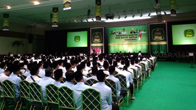 Ma'ruf Amin di acara Kongres Santri dan Rapat Kerja Nasional di JCC, Senayan. (Suara.com/Fakhri)