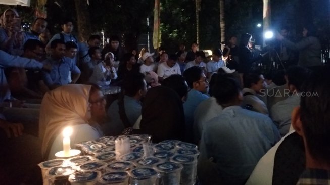 Kampanye Earth Hour Saat Nobar Debat, Sandiaga: Kita Gelap-gelapan Bareng