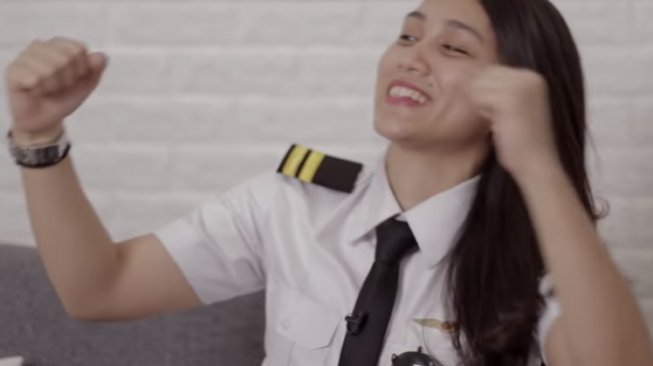 Jadi Pilot Wanita Bergaji Selangit, Athira Farina : Cowok Itu Lemah. (Youtube/Deddy Corbuzier)