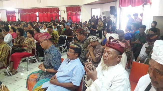 Umat Hindu Bekasi rayakan puncak Hari Raya Nyepi di Islamic Centre Kota Bekasi. (Suara.com/Mochamad Yachub Ardiansyah)