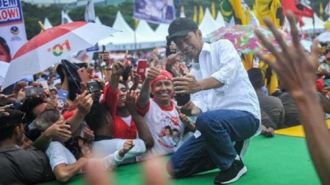 Imbauannya Dipersoalkan, Jokowi: Baju Putih Netral dan Dimiliki Semua Orang