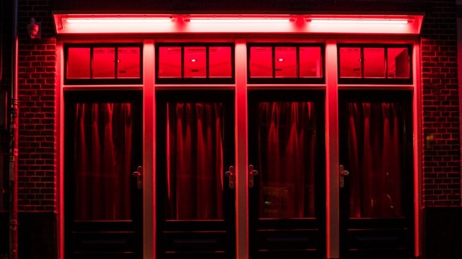 Kawasan wisata lampu merah alias red light district di Amsterdam, Belanda. (Shutterstock)