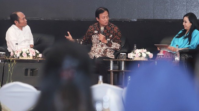 Staf Ahli Menkominfo, Prof Henri Subiakto, bersama Imam Wahyudi dari Dewan Pers dan Rustika Herlambang dari Indonesia Indicator, dalam talkshow Politik Tanpa Hoax di Hotel Sultan, Jakarta, Jumat (29/3/2019). [Suara.com/Muhaimin A Untung]