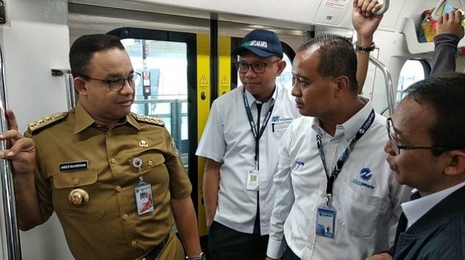 Polusi di Jakarta Semakin Buruk, Anies Minta TJ Pakai Energi Listrik