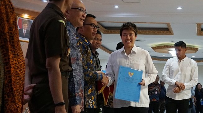 Liliyana Natsir dan 285 atlet berprestasi terima SK CPNS Kemenpora di Wisma Kemenpora, Jakarta, Selasa (2/4/2019). [Suara.com / Arief APRIADI]