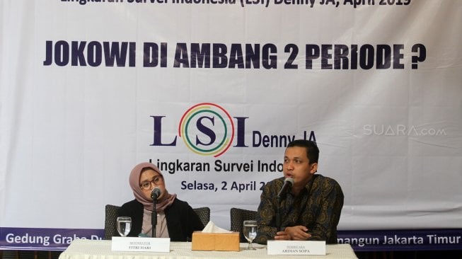 Jokowi Hanya Kalah Wibawa dari Prabowo dalam Survei LSI Denny JA