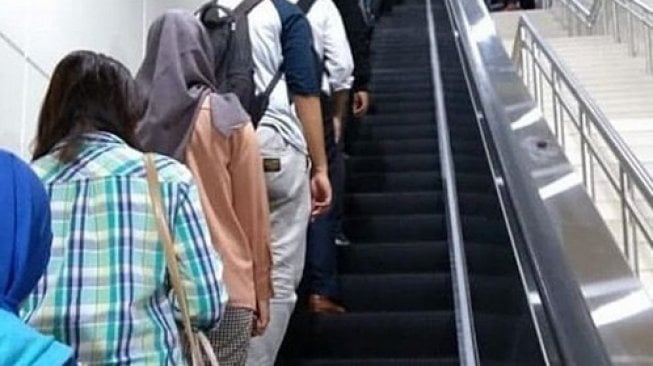 Minimarket dalam Stasiun MRT Jakarta Dilarang Jual Mi Instan