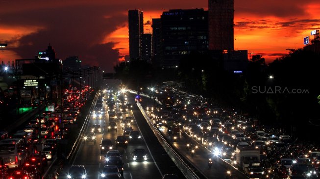 Bakal Dilarang Pulang Malam, Ini 3 Transportasi Aman Bagi Perempuan