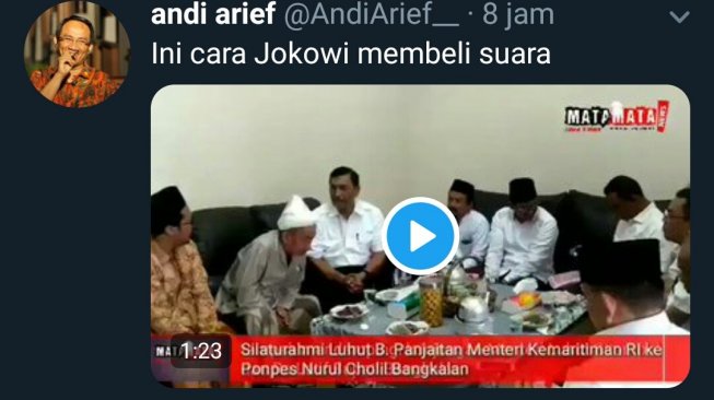 Andi Arief Unggah Video Luhut Kasih Amplop Kepada Kiai di Ponpes Nur Cholil