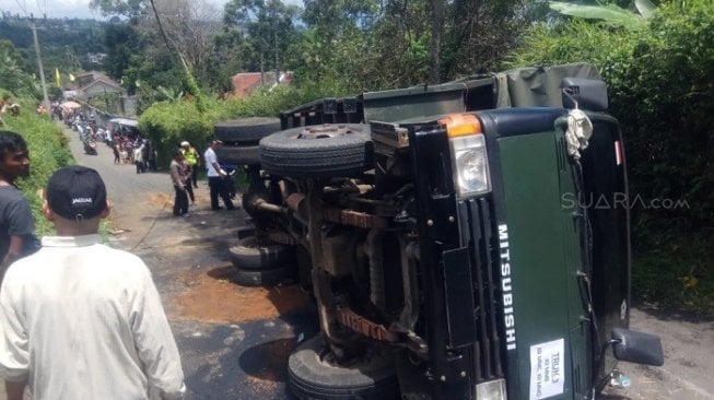 Truk Angkut Siswa Terguling di Puncak, 17 Orang Luka-Luka