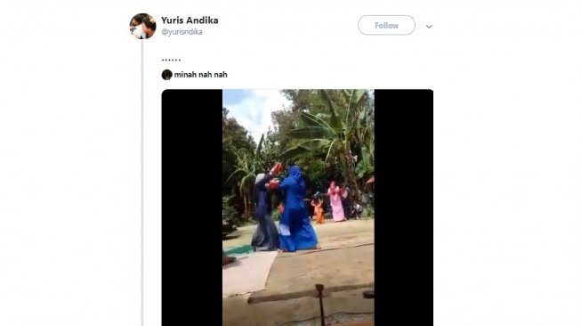 Hingga Lepas Jibab, Aksi Emak-Emak Berantem ala Petinju Ini Viral