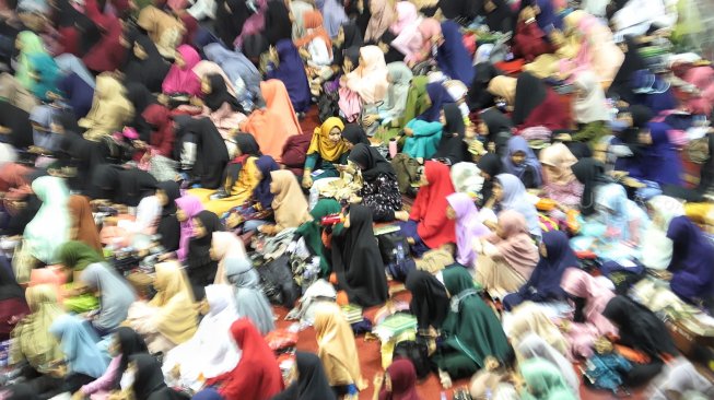 Suasana Tabligh Akbar di Masjid Istiqlal, Jakarta, Rabu (3/4). [Suara.com/Muhaimin A Untung]
