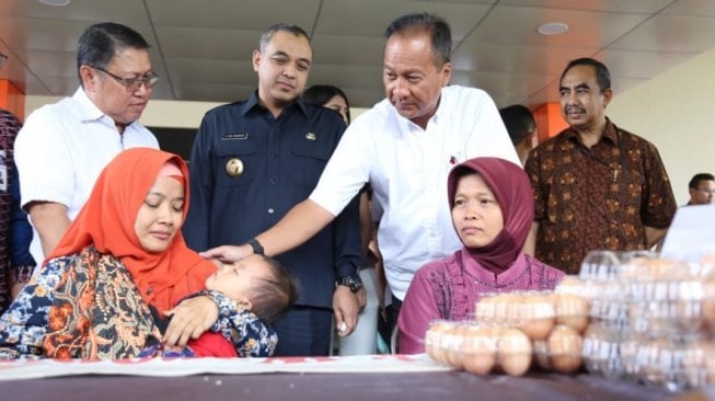 Mensos  Agus Gumiwang Kartasasmita, di Gedung Serba Guna Sekolah Tinggi Penerbangan Indonesia (STPI) Curug, Tangerang, Jawa Barat. (Dok : Kemensos)