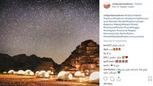 Wisata bermalam di kawasan gurun dengan pemandangan bak berada di planet mars. (Instagram Visit Jordan Wadirum)