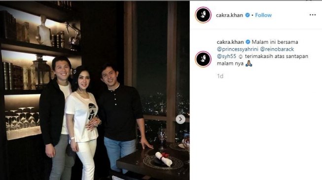 Cakra Khan berpose bareng Syahrini dan Reino Barack. [instagram/cakra.khan]
