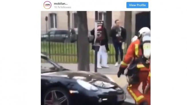 Aksi damkar Moskwa untuk Porsche 911 [Instagram: @mobilangka.id].