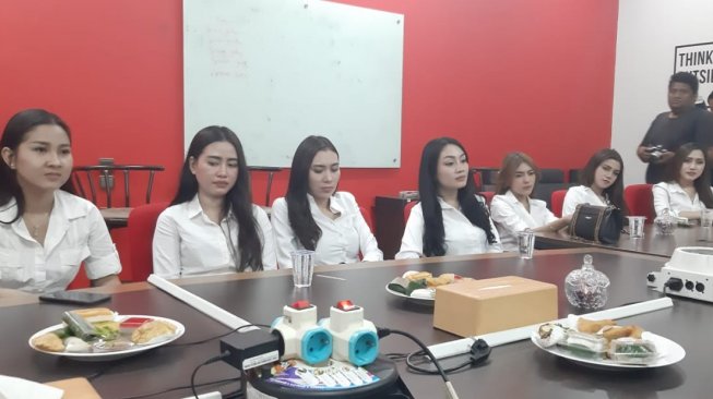 Finalis Miss Popular 2019 diberikan workshop oleh tim Suara.com. [Ferry Noviandi/Suara.com]