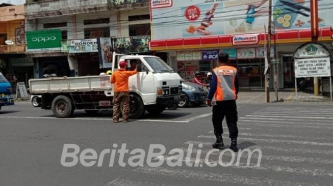 Dampak Abu Vulkanik Gunung Agung Dirasakan di Gianyar dan Tabanan