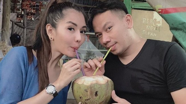 Vicky Prasetyo dan Anggia Chan [Instagram]