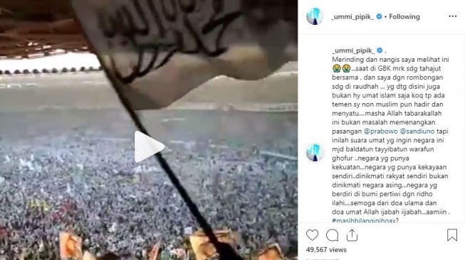 Umi Pipik menangis lihat massa kampanye akbar Prabowo - Sandi. 