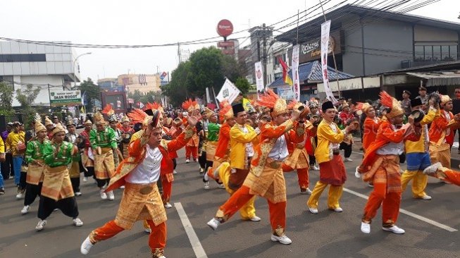 Massa Padati Area Karnaval Bersatu Jokowi di Tangerang