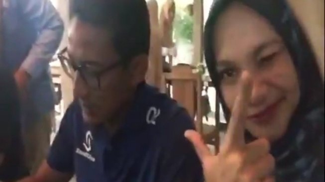 Bergaya saat Temani Sandiaga Makan Siang, Hanum Rais Kedipkan Mata 3 Kali