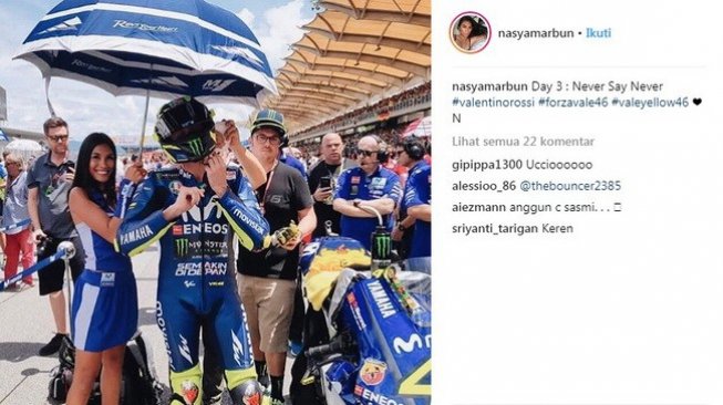 Umbrella girl berdarah Batak, Nasya Marbun, kini kerap menghiasi gelaran MotoGP. [Instagram@nasyamarbun]