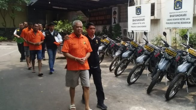 Satgas Antimafia Bola akan menyerahkan enam tersangka kasus pengaturan skor ke Kejaksaan Agung, Rabu (10/4/2019). (Suara.com/ Yosea Arga Pramudita)